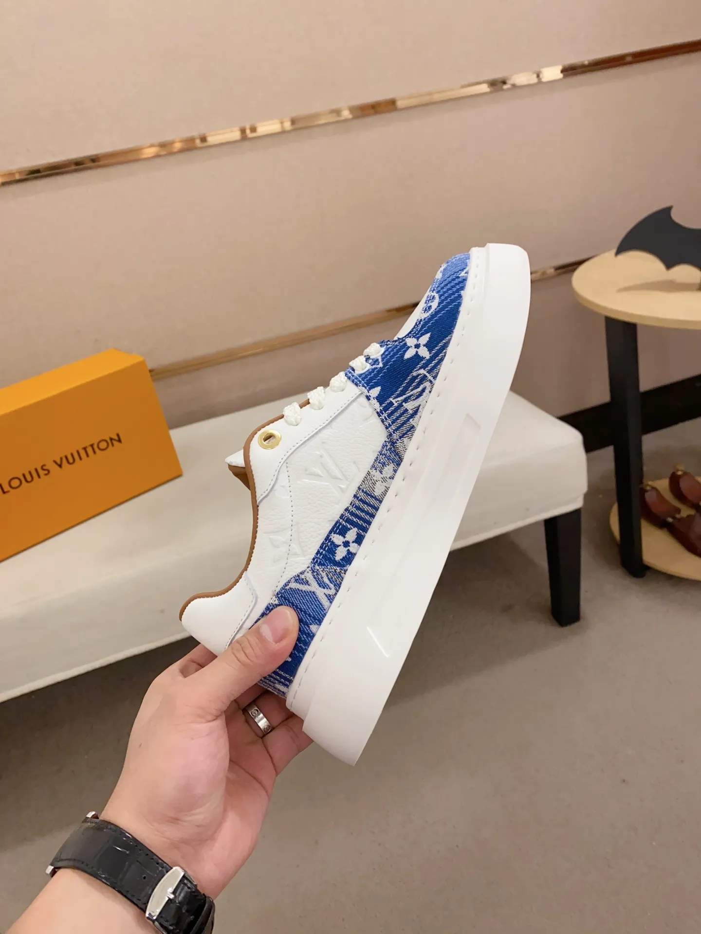 Factory price: 480💰🎉🎉LV~Louis Vuitton trendy men's shoes, new shipments, latest matching, same style as the official website, super high quality, best-selling season [strong][strong][strong]Selected first-layer cowhide, comfortable cowhide lining, original last, comfortable on the feet, wear-resistant rubber outsole, size: 38-44.